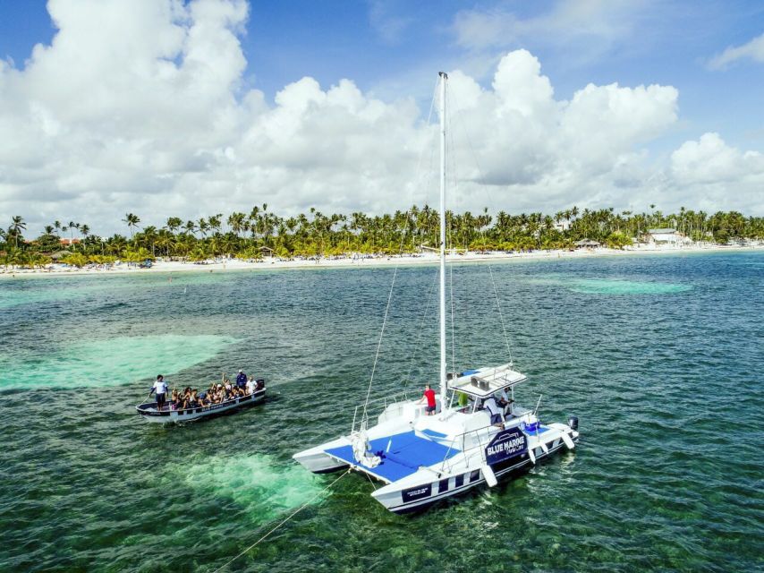 Bávaro: Punta Cana Catamaran Tour With Open Bar and Snacks