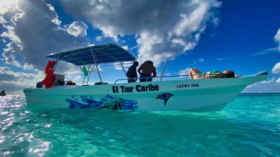 Bayahibe: 3 Tank - Private Scuba Dive Charter With Lunch