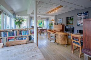 B&B Hotel De Waal - Hotel Overview