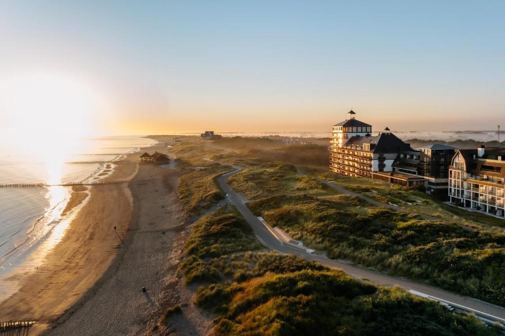 Beach Hotel Review
