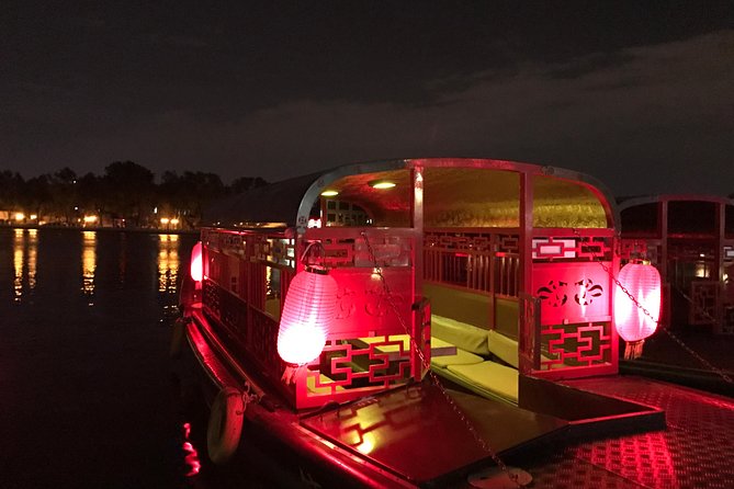 Beijing Hutong Night Tour With Yunnan Style Dinner and Chartered Boat Ride at Houhai Lake - Tour Overview