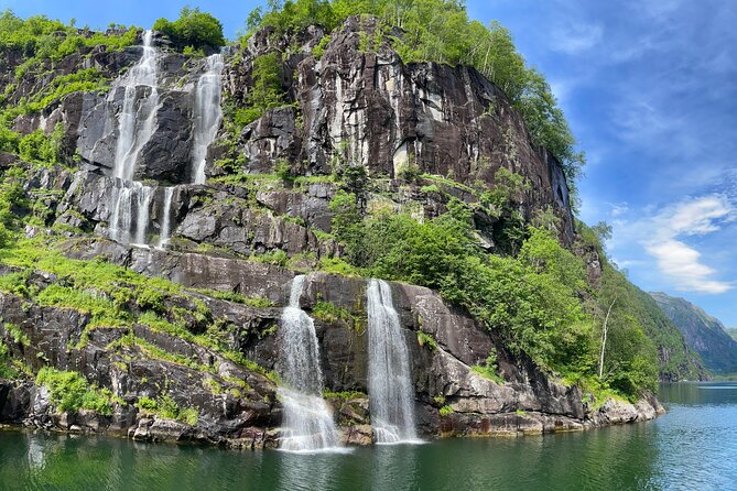 Bergen to Hardangerfjord VIP Car + Private Yacht Fjord Cruise - Luxury Car Journey