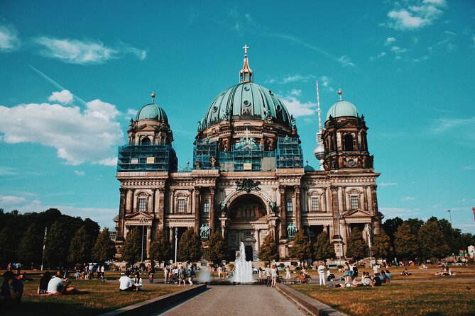 Berlin Scavenger Hunt and Highlights Self-Guided Tour