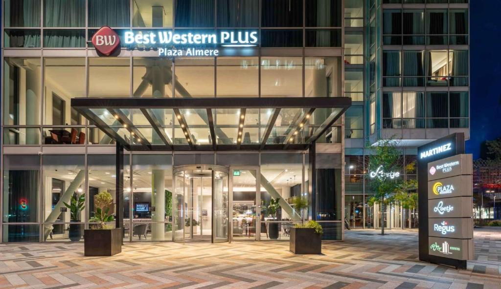 Best Western Plus Plaza Almere - Hotel Location and Accessibility