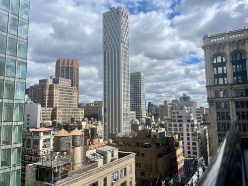 Best Western Premier Empire State Hotel - Location and Surroundings
