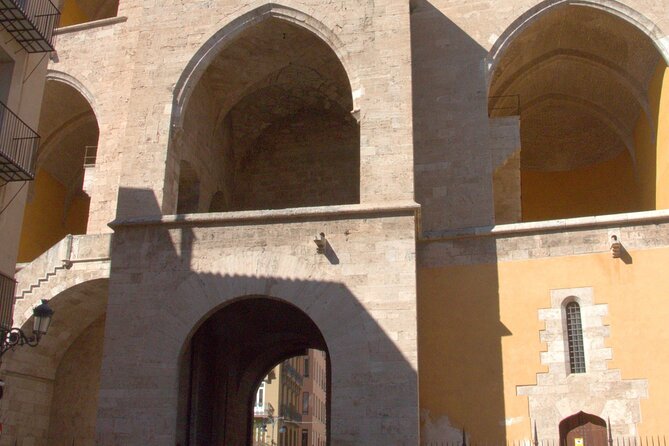 Between Two Gates: A Self-Guided Audio Tour in Valencia - Tour Overview
