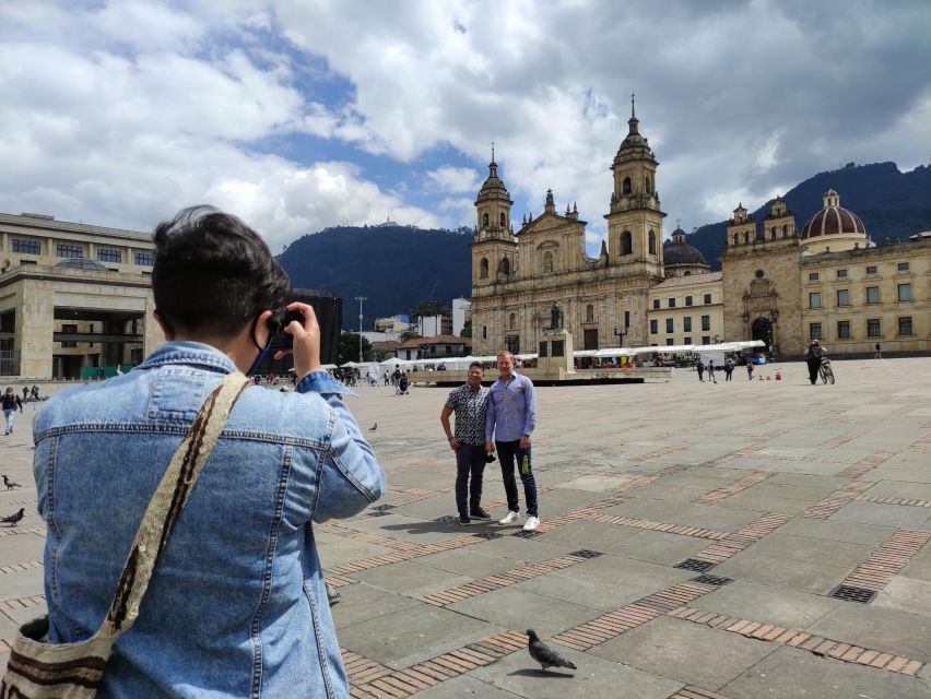 Bogotá: Candelaria Tour With Cacao and Coffee Workshop