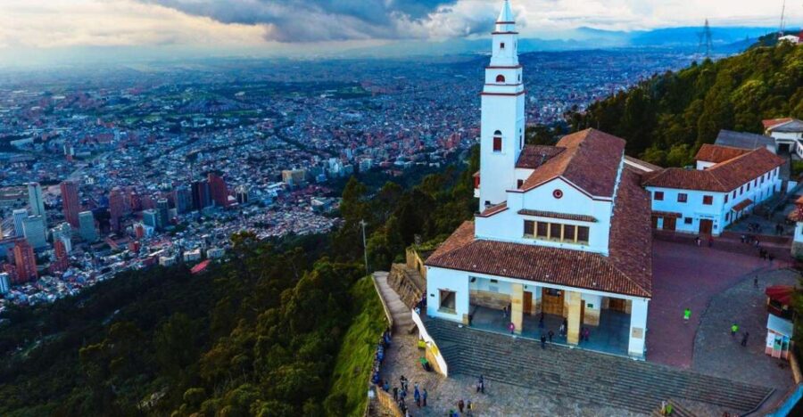 Bogotá: Monserrate, La Candelaria and City Walking Tour