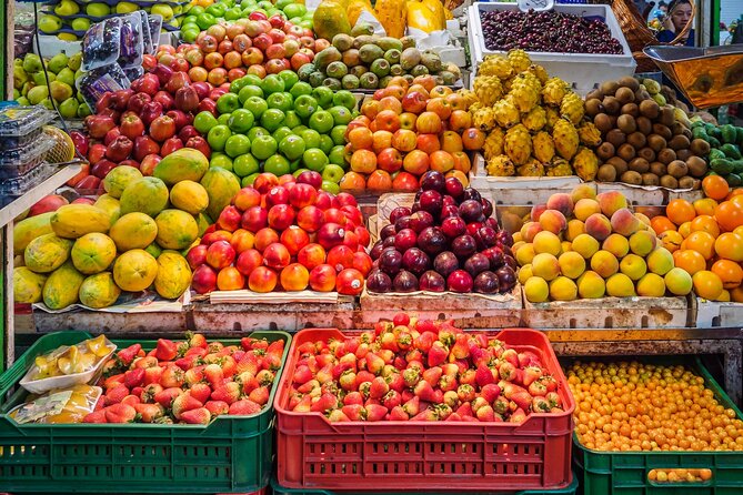 Bogota Street Urban Tour With Fruits, Graffiti and Private Guide
