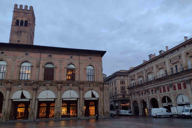 Bolognas Ancient and Recent History: A Self-Guided Audio Tour