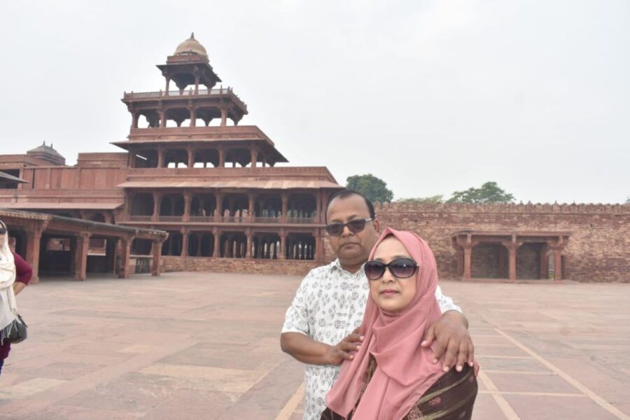 Book Official Tour Guide for Fatehpur Sikri.