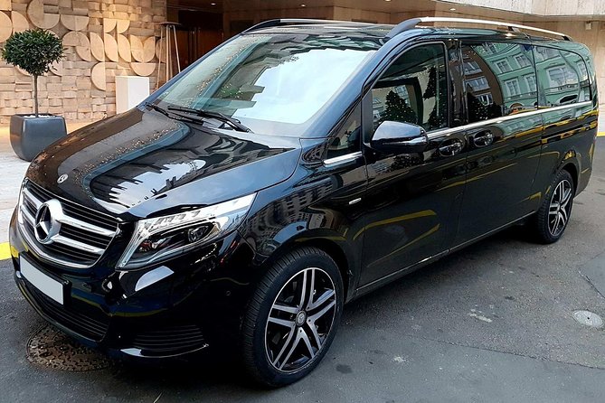 Budapest Private Round Trip Airport Transfer in a Luxury Car