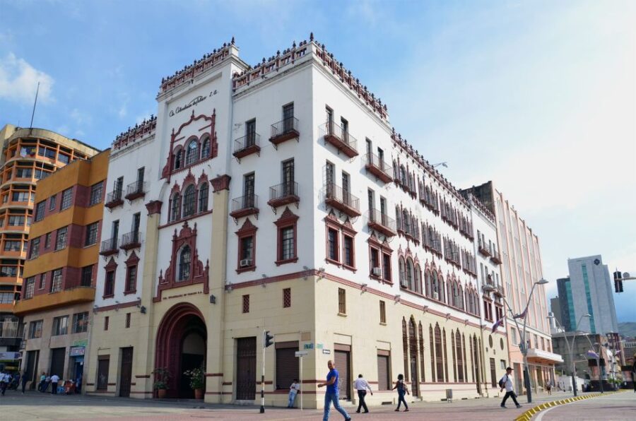 Cali: Two Hours Walking Cali City Discovery Tour