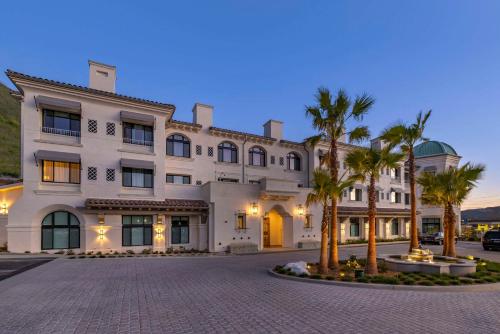 Cambria Hotel Calabasas - Malibu - Overview of the Hotel