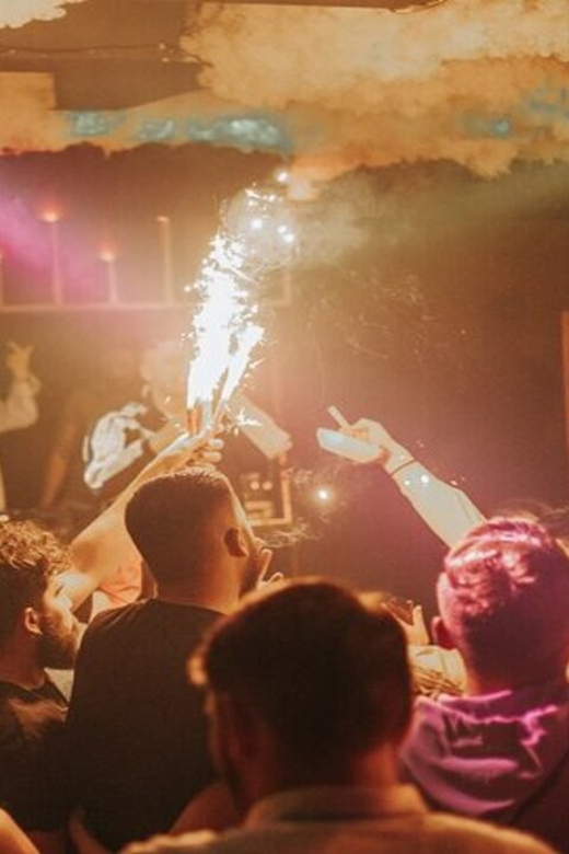 Cappadocia: Guided Bar Crawl With Hotel Pickup and Snack