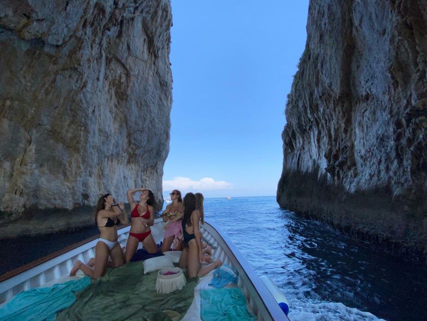 Capri: Island and Grottos Boat Cruise With Snacks and Drinks