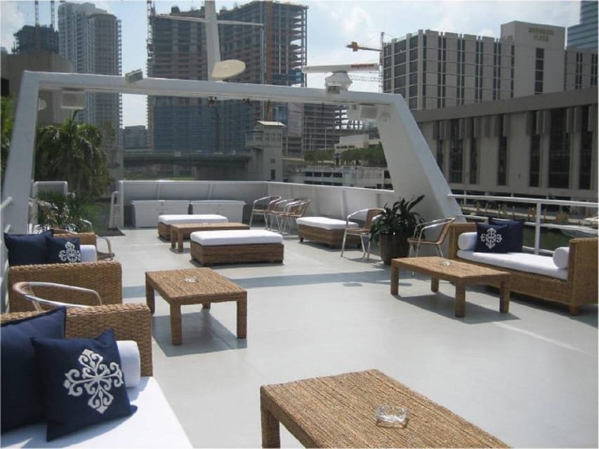 Cartagena: EXCLUSIVE SUNSET ON YACHT IN THE BAY WITH LIQUOR - Activity Overview