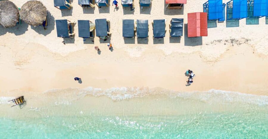 Cartagena: Full Day at Quiet Beach With Facilities and Lunch