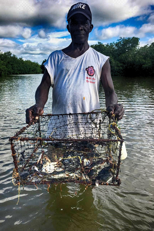 Cartagena: Lagoon Fishing With German or Italian Guide