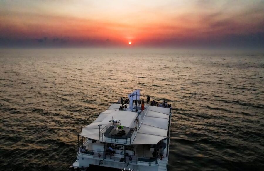 Cartagena: Luxury Sunset Bay Tour in Catamaran With Open Bar - Tour Overview