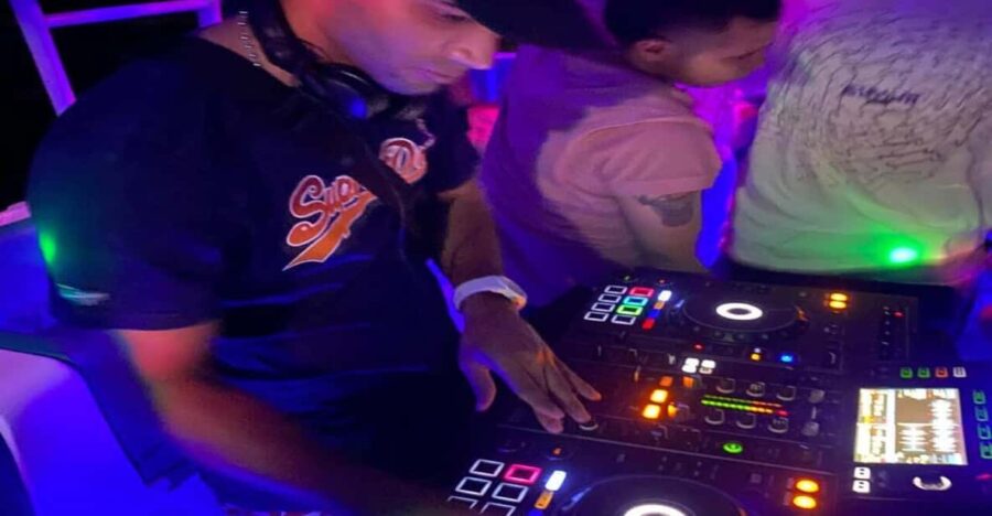 Cartagena: Nightplan on a Yacht With Open Bar, DJ on Board!