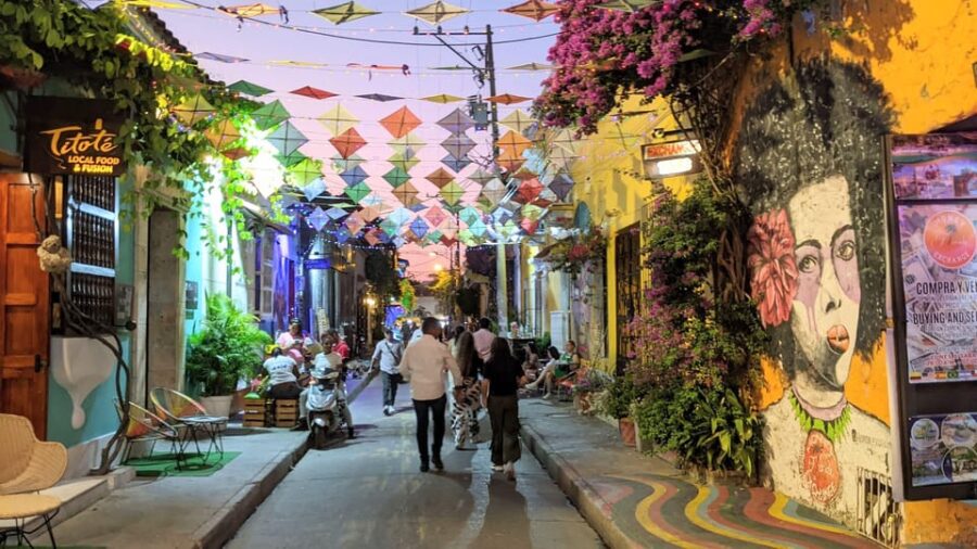 Cartagena: Old Town Highlights Self-guided Tour - Key Points