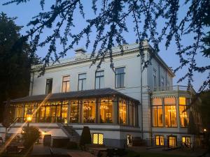 Castle De Vanenburg - Hotel Overview