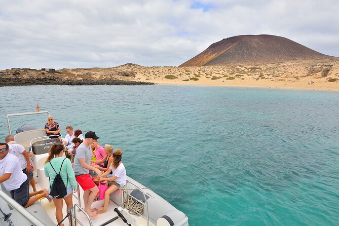 Catamaran Sailing Day to La Graciosa With Lunch