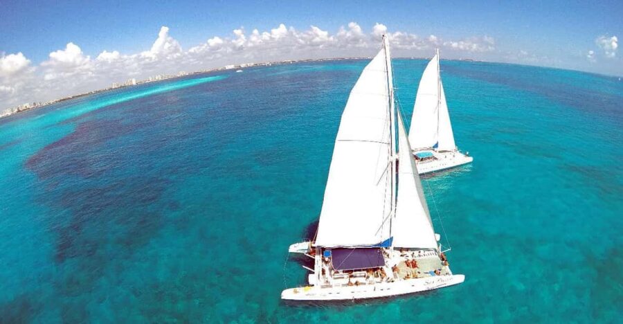 Catamaran to Isla Mujeres Open Barff