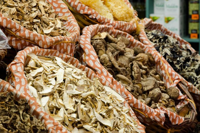 Cesarine: Small Group Market Tour and Dining Experience in Verona - Exploring Veronas Local Market