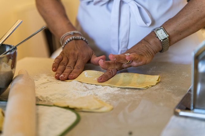 Cesarine: Small Group Pasta and Tiramisu Class in Lake Garda