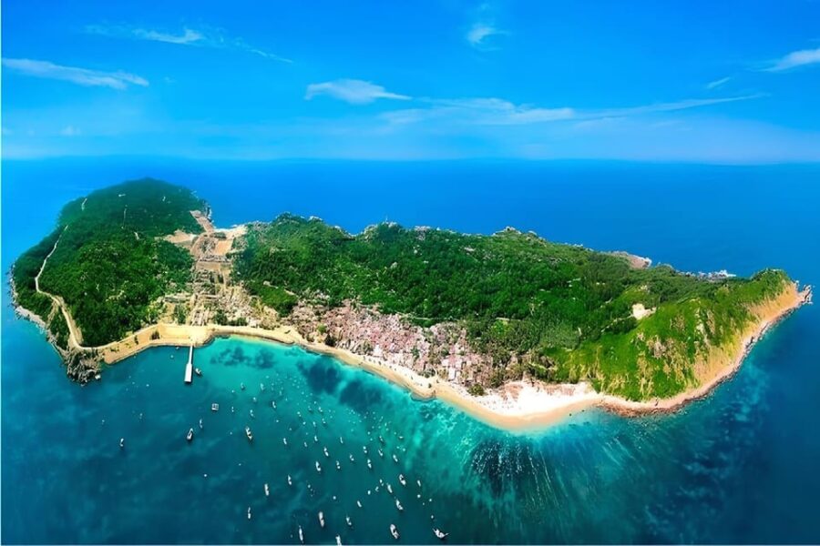 Cham Island Sightseeing & Snorkeling Excursion.