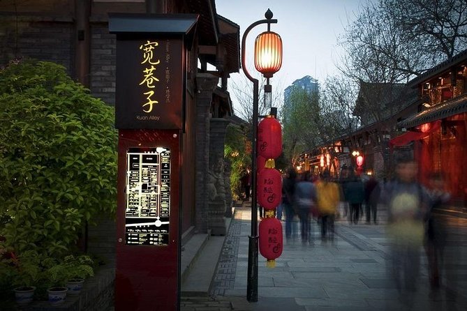 Chengdu Day Tour of Sichuan Cuisine Cooking and Experiencing Local Life