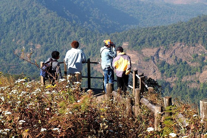 CHIANG MAI: Doi Inthanon-Trekking Keiw Mae Pan-Waterfall-Lunch