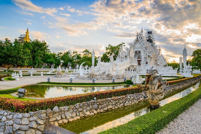 Chiang Rai Temples Private Tour: White Temple, Blue Temple & Black House