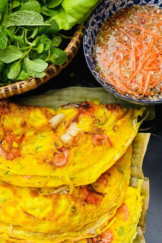 Chilling With Private Hanoi Food Tour & Train Street Visit