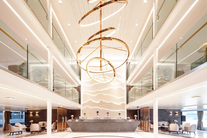 Chongqing to Yichang: 3-Night Luxury CENTURY GLORY Yangtze River Cruise Tour