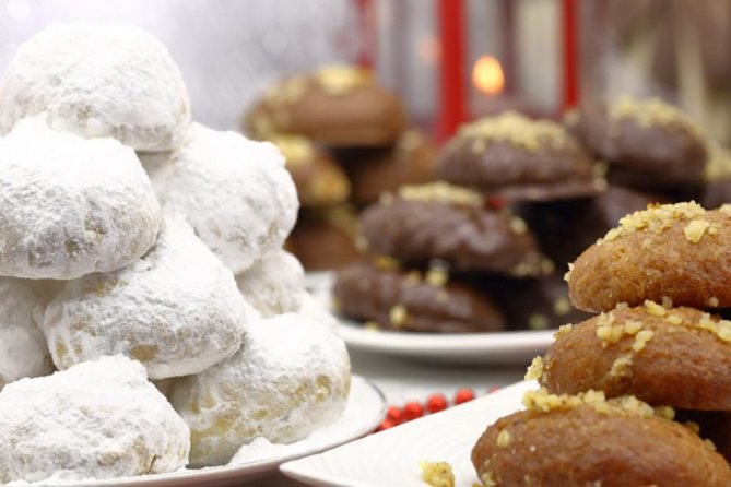 Christmas Food and Walking Tour in Athens