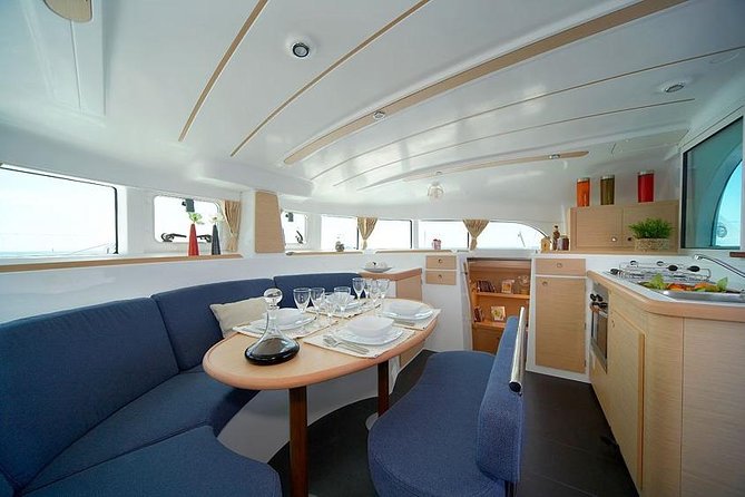 Christmas River Cruise With Typical Cake and Liquor - Tour Overview