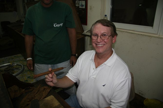 Cigar Rolling Lesson at Graycliff Cigar Company - Lesson and Inclusions