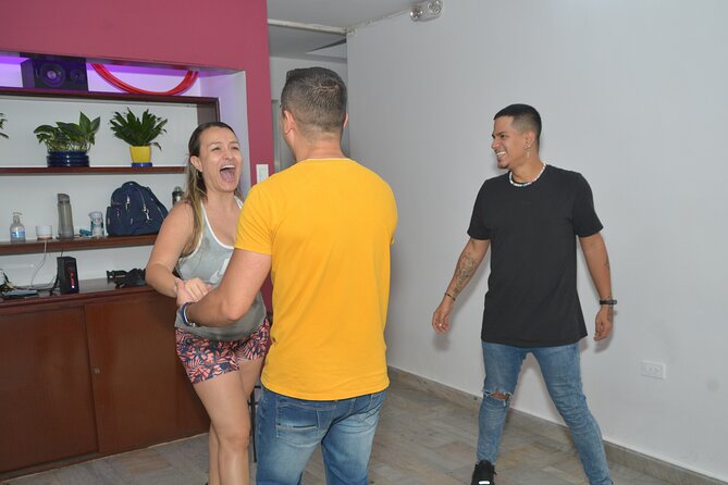 Class to Learn Latin Rhythms Dancing From Scratch in Medellin - Location and Accessibility