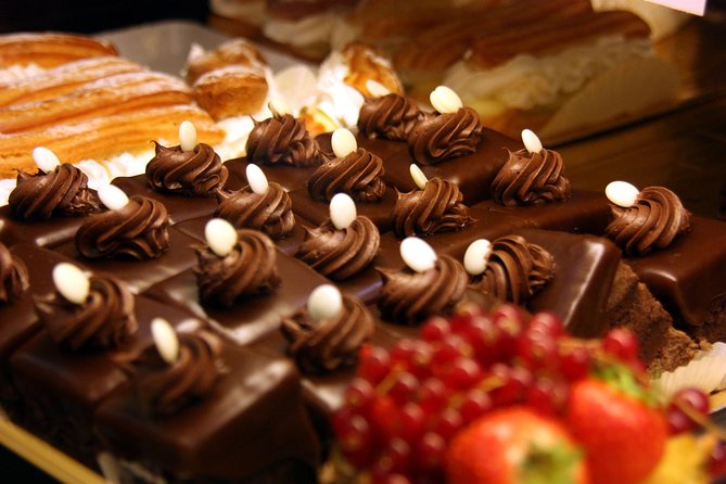 Coffee & Sweets Tour on the Amazing Victory Avenue