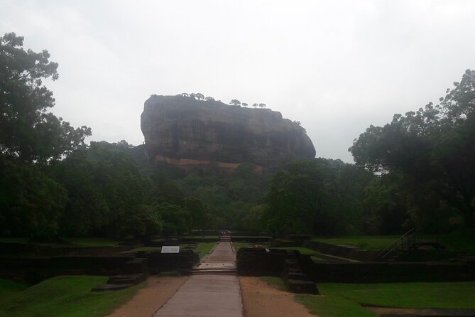 Colombo To Polonnaruwa,Dambulla,Sigiriya & Kandy 3 Day Tour