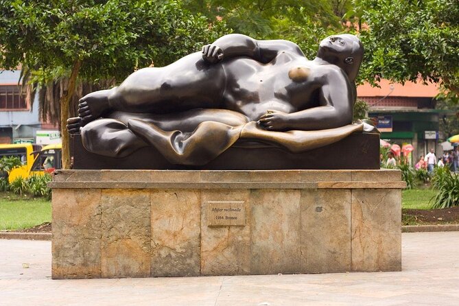 Combo Tour: City Tour Plus Fernando Botero Plaza and Traditional Lunch