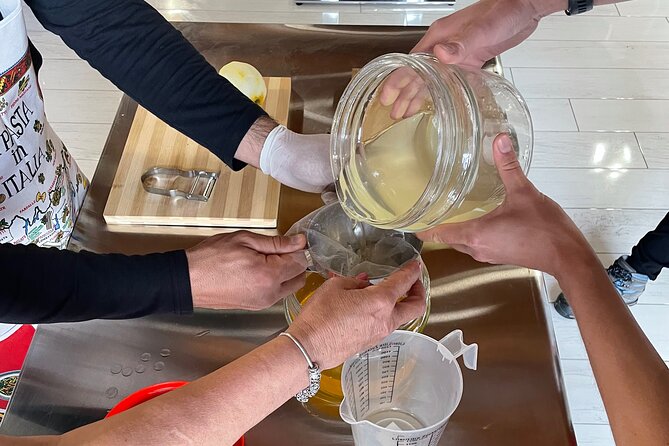 Cooking Class to Learn How to Make Limoncello in Sorrento
