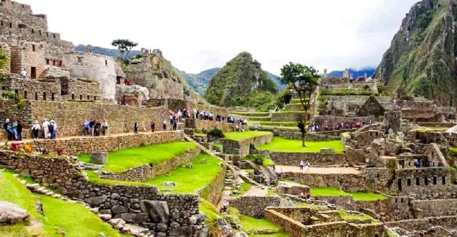 Cusco: 2-Day Sacred Valley and Machu Picchu Guided Tour