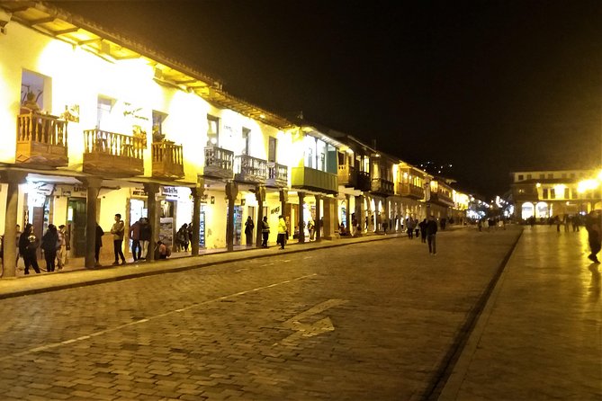 Cusco by Night: Walking Tour, Pisco Sour Lesson, Dinner