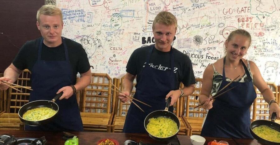 Da Nang: Local Market Trip With Home Funny Cooking Class