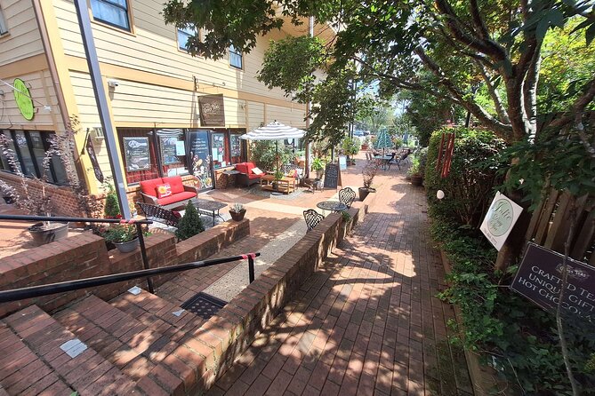Dahlonega Scavenger Hunt Walking Tour and Game