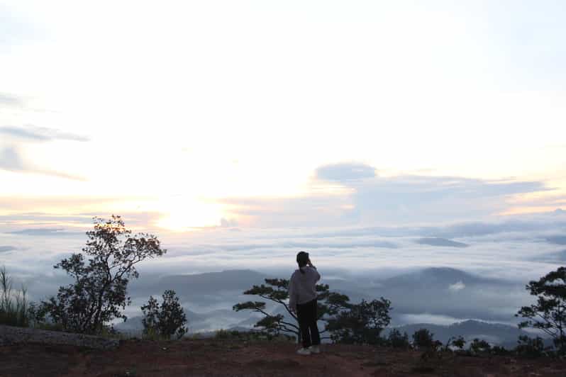 Dalat: Hiking the Mountain to Observe the Cloud and Sunrise